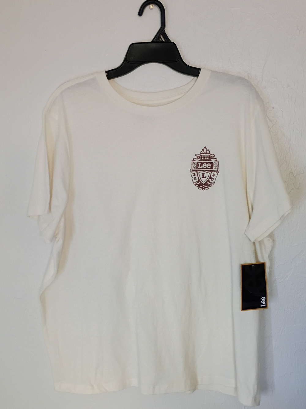 Lee Cream Crewneck Short-Sleeve T-Shirt with Maroon Crest. 0056